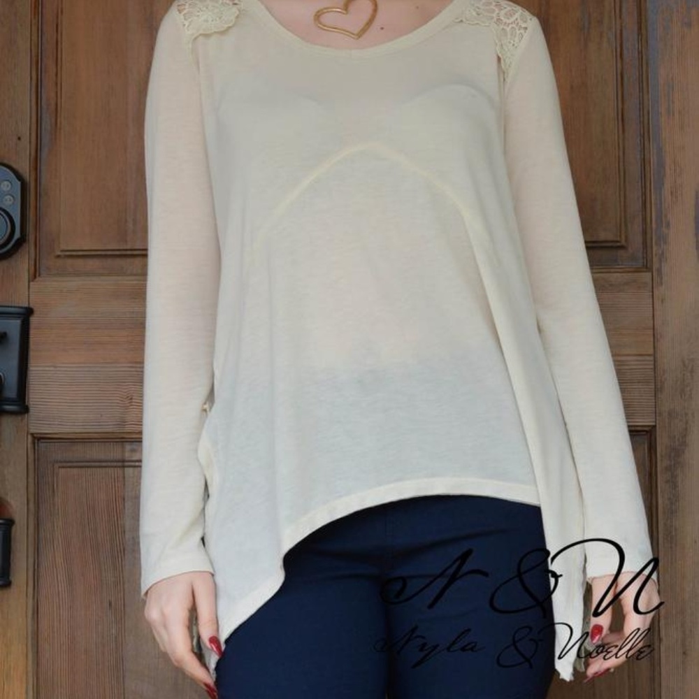 Large Blouse - Picture 2 of 2